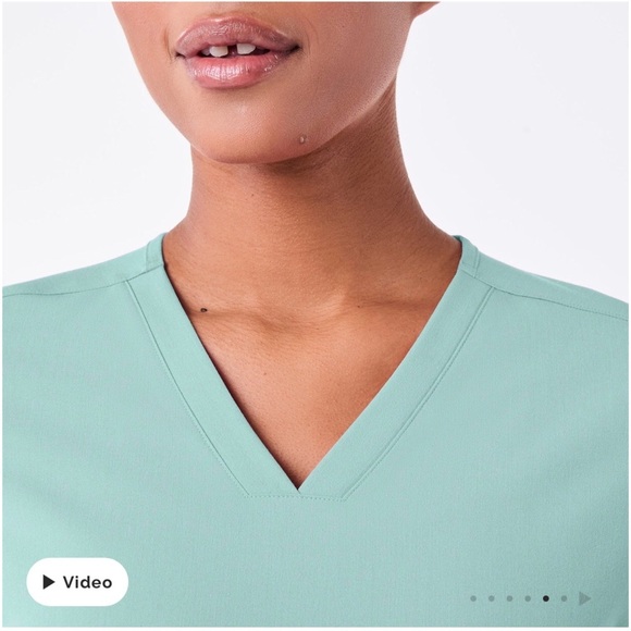 FIGS Casma Three Pocket Scrub Top in Aqua Blue Size XS - Picture 6 of 10